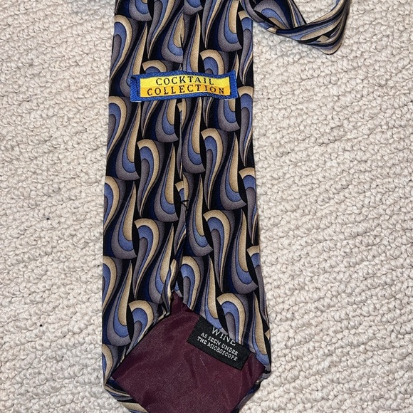 Men’s Tie - Picture 3 of 3